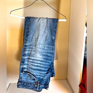 Light wash American Eagle Straight-Cut jeans, 34x34